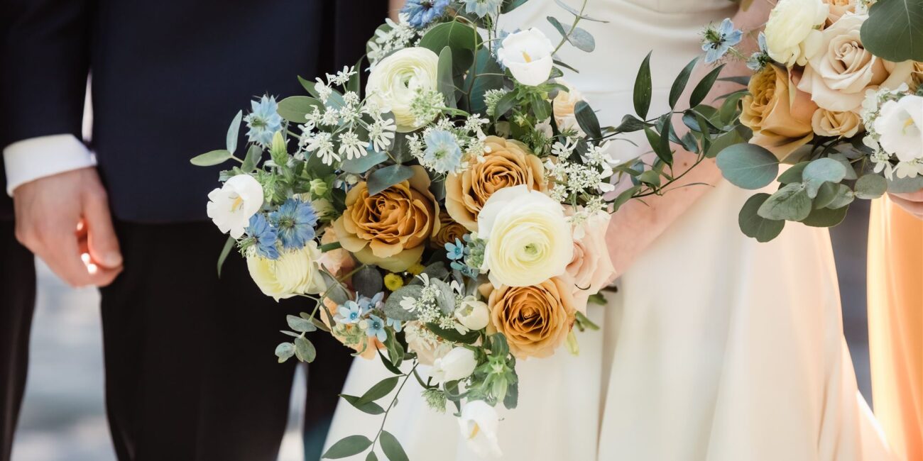 Gold-Mustard-Wedding-bouquets-Glen-manor-house-wedding-florist-bridal-bouquet