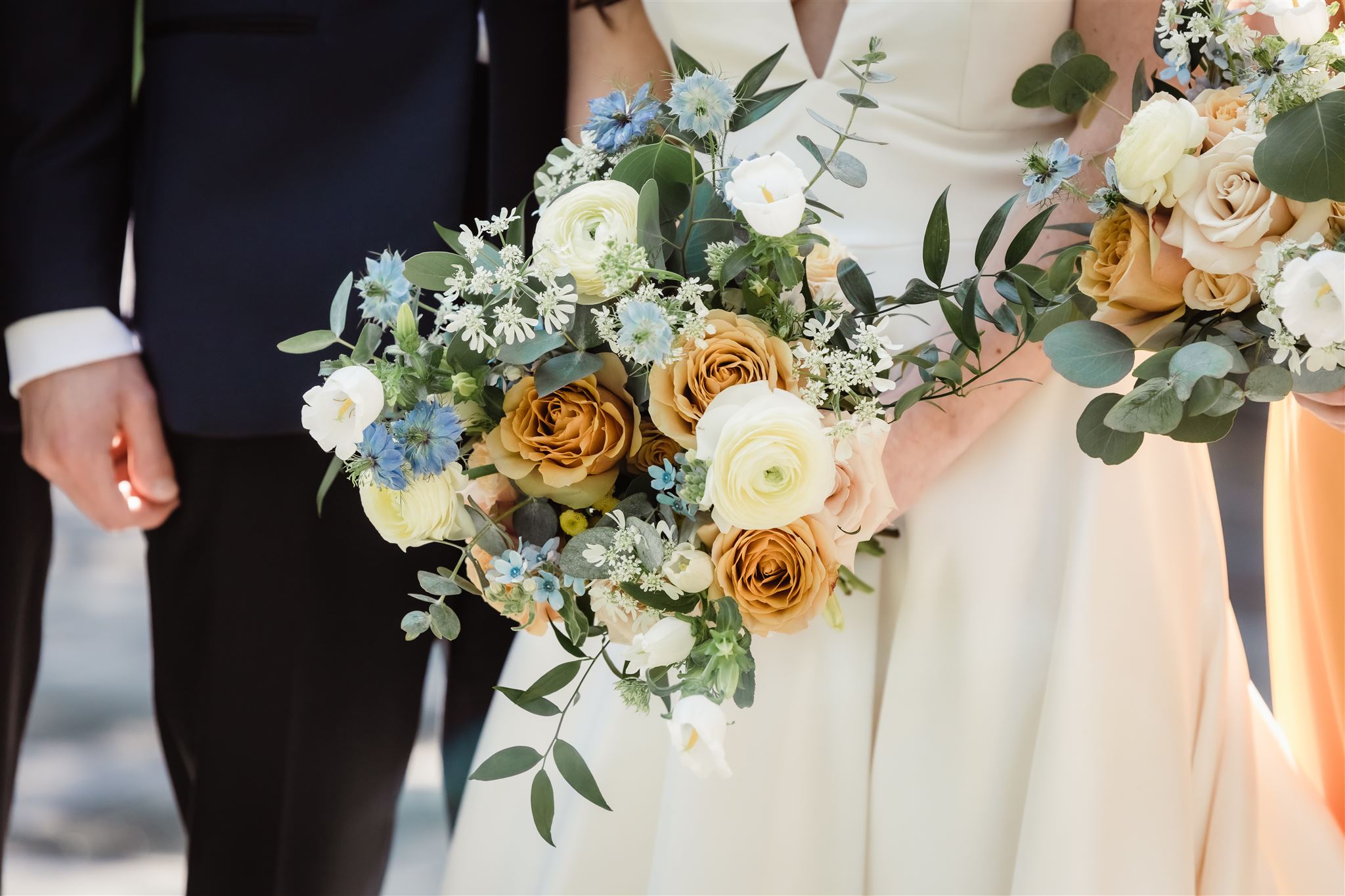 Gold-Mustard-Wedding-bouquets-Glen-manor-house-wedding-florist-bridal-bouquet